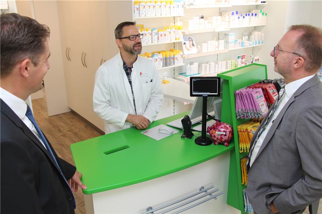 Was ist wo? Ein Rundgang durch den Neubaukomplex der Volksbank im Herzen Borks Torsten Hackenberg hat im Neubau die Stephanus-Apotheke eröffnet.