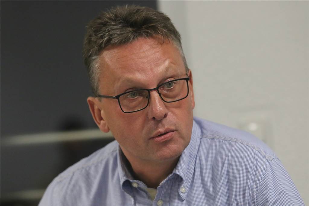 „Strafe“ nach Sexismus-Skandal: Schiedsrichter-Chef sieht Kommunikations-Fehler Torsten Perschke hat sich zu dem Sexismus-Eklat in der Regionalliga geäußert.