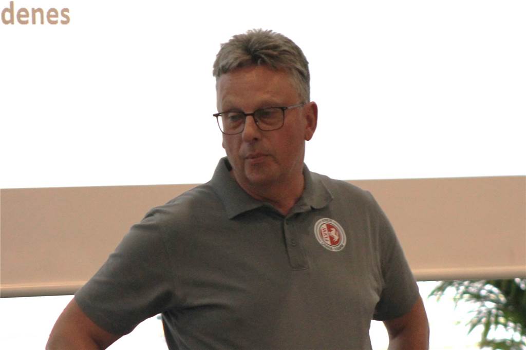 Schiedsrichter-Chef zum Comeback von Daniel Decker-Törö: „Man muss den Mann pfeifen lassen“ Torsten Perschke, Vorsitzender des Kreis-Schiedsrichter-Ausschusses, äußert sich zu Zahlen, Lehrgängen und zu Daniel Decker-Törö.