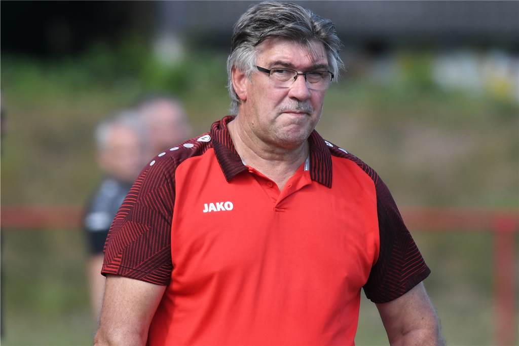 WM in Katar: Castrop-Rauxeler Team plant Rudelgucken - zwei Trainer entscheiden spontan Torsten Schreiber, Trainer von Arminia Ickern, kann sich ein spontanes Treffen seines Teams zum Rudelgucken vorstellen.
