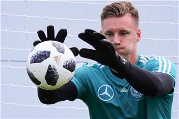 Torwart Bernd Leno in Aktion. Foto: Christian Charisius/Archiv