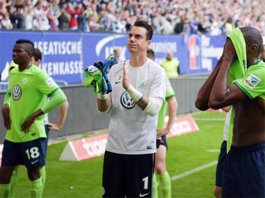 Torwart Benaglio verlässt Wolfsburg Richtung Monaco Torwart Diego Benaglio (M.) wird Wolfsburg verlassen. Foto: Axel Heimken