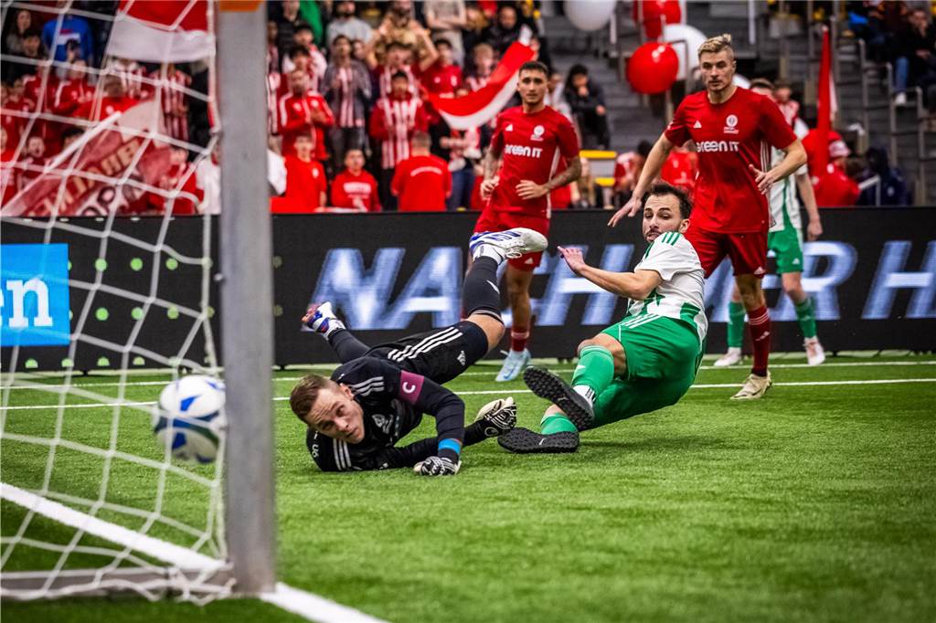 Torwart Fabian Leppert und der SV Brackel hatten gegen den BSV Schüren das Nachsehen.