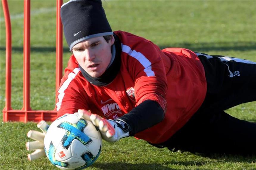 Torhüter Hitz lässt Zukunft beim FC Augsburg offen Torwart Marwin Hitz bringt nach Meinung seines Trainers beim FC Augsburg Topleistungen in jedem Spiel. Foto: Stefan Puchner