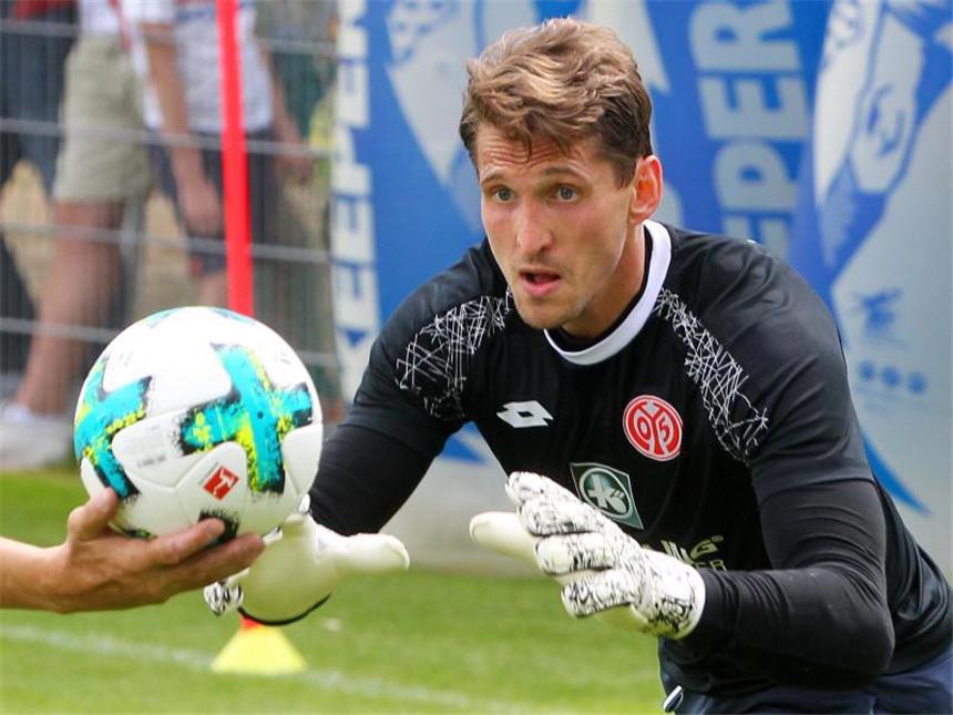 René Adler genießt Mainzer Unaufgeregtheit: "Bin happy" Torwart René Adler fühlt sich nach seinem Wechsel beim FSV Mainz 05 gut aufgehoben. Foto: Thomas Frey