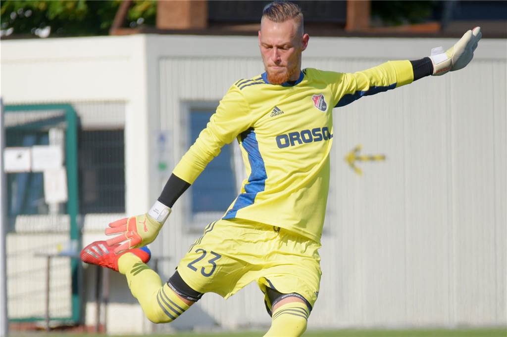 Der Weg der Nummer 23 zu einem Top-Torwart hat eine schmerzhafte Vorgeschichte Torwart-Spätstarter Dominik Hollmann ist der Rückhalt des Landesligisten SC Berchum/Garenfeld.