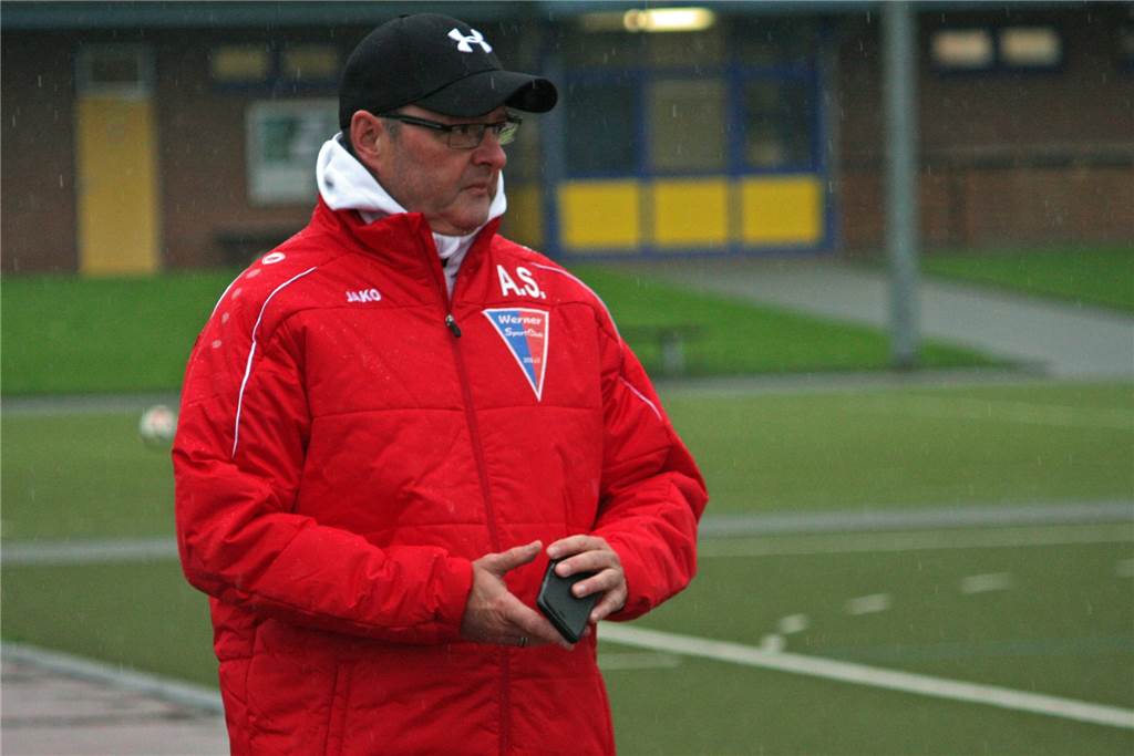 7 Torhüter für zwei Teams: Der WSC hat ein Luxusproblem. Aber sorgt das auch für Zoff? Torwarttrainer Axel Scheunemann versucht, immer ein abwechslungsreiches Training zu gestalten.