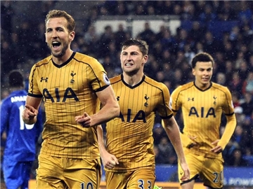 Tottenhams Harry Kane (l) jubelt nach seinem Treffer zum 3:1. Foto: Rui Vieira