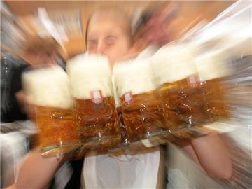 Trachtenkleidung und Bier sind nach Ansicht von Moskaus Stadtverwaltung «antirussisch». Foto: Frank Leonhardt