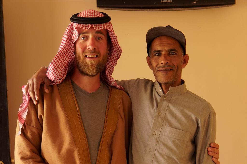 Marielle und Henning unterwegs in den Höhen von Tadschikistan Traditionelle Trachten: Henning zu Gast in Saudi-Arabien
