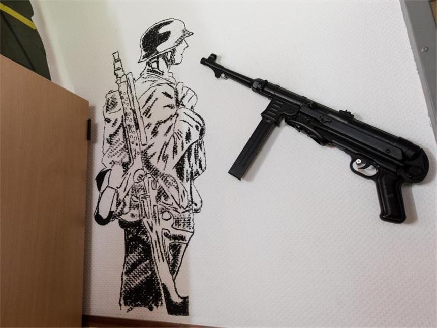 Bundeswehr arbeitet am Umgang mit ihrer Tradition Traditionspflege ist Teil der soldatischen Ausbildung. Besonderer Wert soll dabei auf ein kritisches Bekenntnis zur deutschen Geschichte gelegt werden. Foto: Patrick Seeger