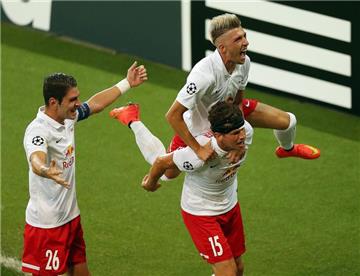 Trägt ab sofort das BVB-Trikot: Kevin Kampl (oben).