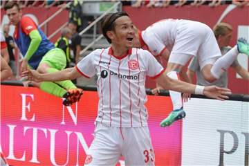 Trägt als Leihgabe weiter das Düsseldorf-Trikot: Takashi Usami. Foto: Timm Schamberger