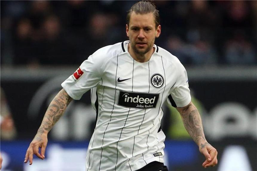 Derby: Frankfurt will dranbleiben, Mainz drinbleiben Träumt von der Champions League: Der Frankfurter Marco Russ. Foto: Thomas Frey