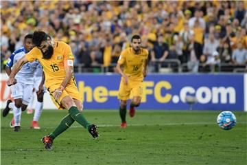 Traf zweimal vom Elfmeterpunkt: Der Australier Mile Jedinak. Foto: David Moir