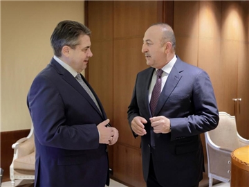 Trafen sich bereits im März zu Gesprächen in Berlin: Sigmar Gabriel (l.) mit seinem türkischen Amtskollegen Mevlüt Cavusoglu Foto: Thomas Köhler/Bundesregierung