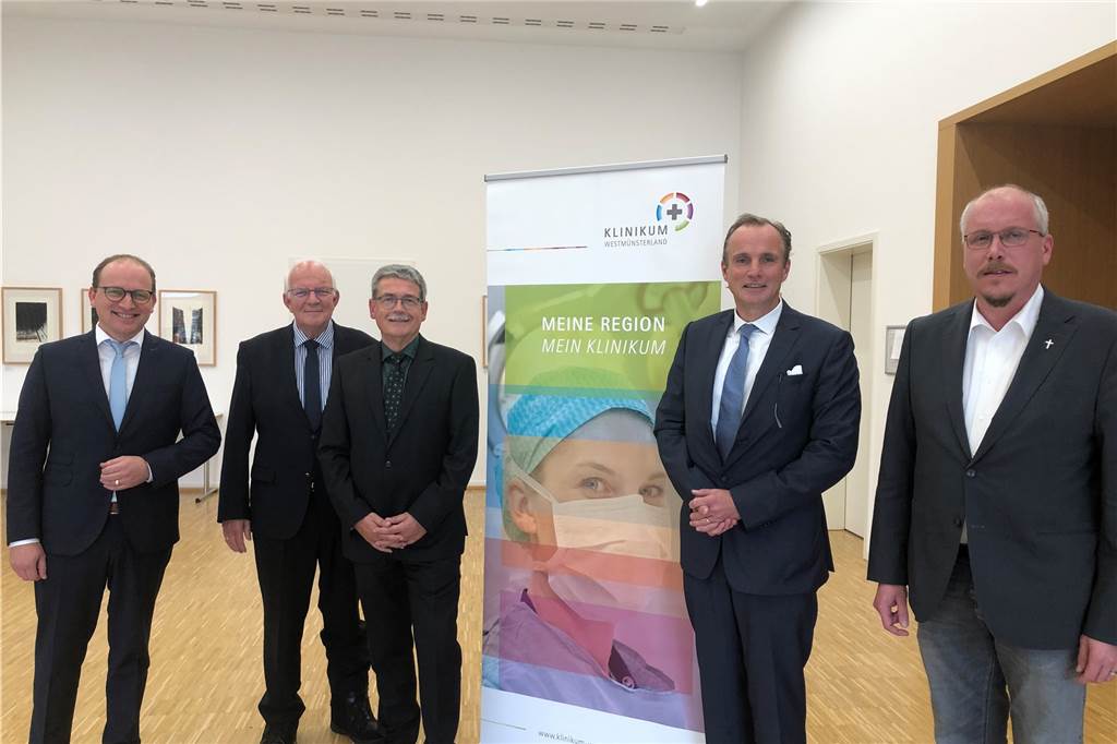 Mit Videos: Große Veränderungen für Patienten und Krankenhausmitarbeiter Tragen den Schritt der Zentralisierung im Klinikum Westmünsterland gemeinsam (von links): Geschäftsführer Holger Winter, der Stadtlohner Kuratoriumsvorsitzende Helmut Könning, Ludger Hellmann als Sprecher der Geschäftsführung, der Aufsichtsratsvorsitzender Dr. Frank Bierbaum und Pfarrer Christoph Teberath.