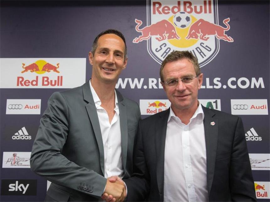 RB Salzburg will endlich in die Champions League Trainer Adi Hütter (l.) und Sportdirektor Ralf Rangnick wollen mit RB Salzburg endlich in die Champions League. Foto: Neumayr/Mmv