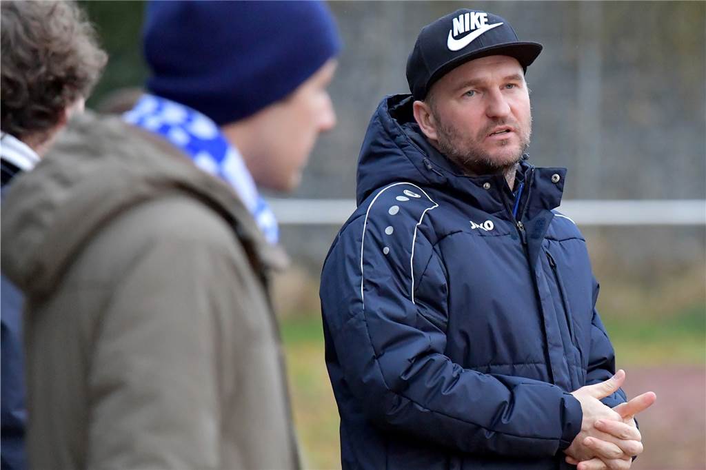 Riesen-Proteste vom TuS Niederaden: „Das war eine komplett unsportliche Aktion“ Trainer Amel Mesic ärgerte sich über Zurufe von außen.