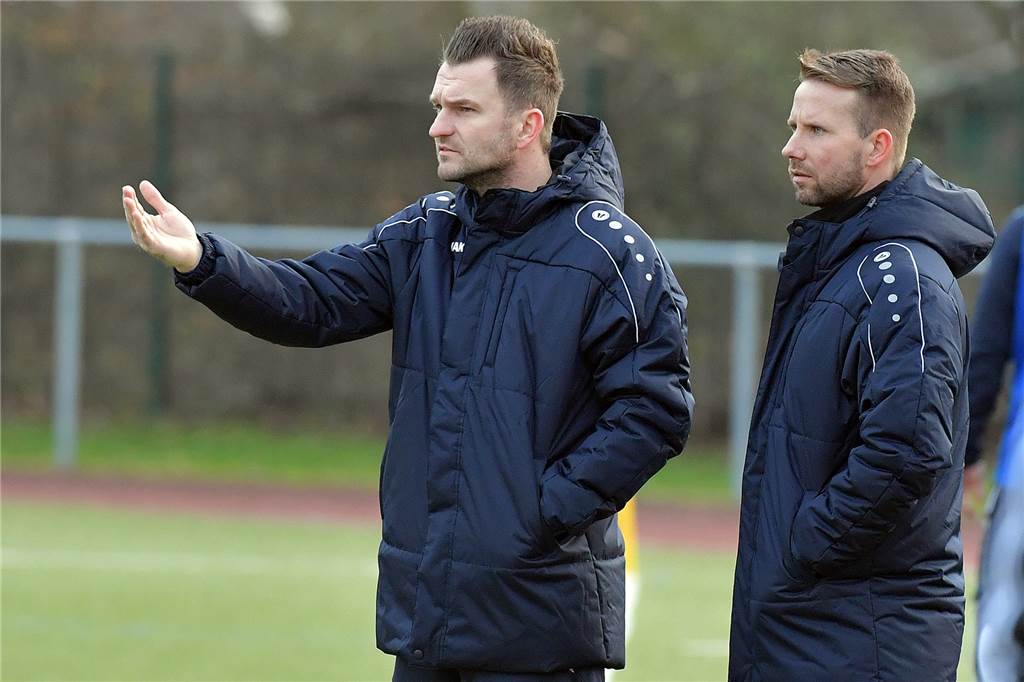 TuS Niederaden holt Neuzugang und bedient sich wieder bei einem Lüner Konkurrenten Trainer Amel Mesic (l.) kann einen weiteren Rückkehrer in Niederaden begrüßen.
