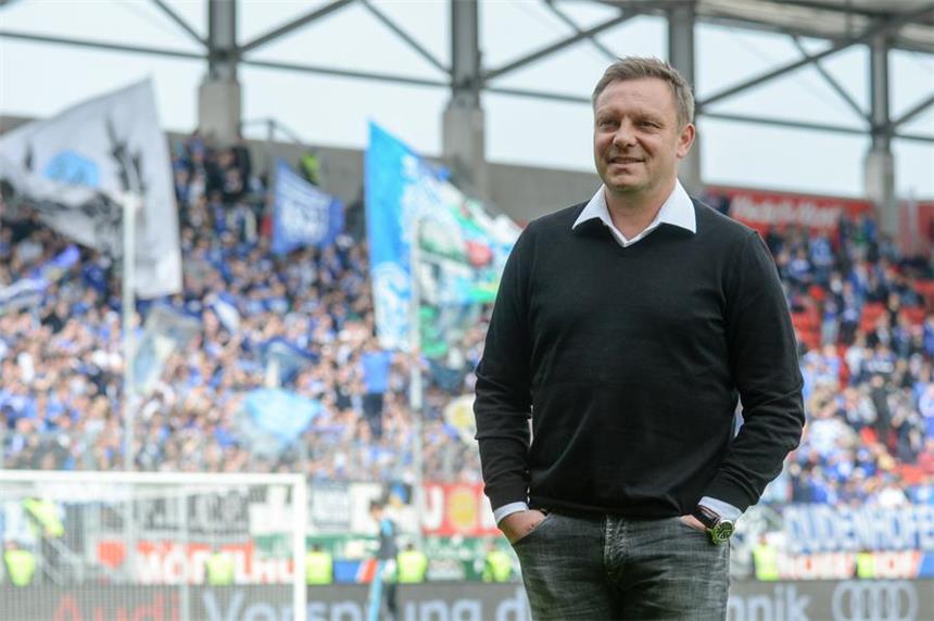 Welcher Trainer bekommt diesen Klub in den Griff? Trainer Andre Breitenreiter ist für die Schalker Leistungen mitverantwortlich.