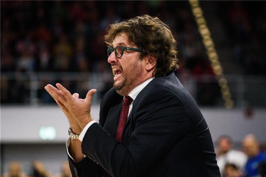 Brose Bamberg kassiert Niederlage in Moskau Trainer Andrea Trinchieri kassierte mit Brose Bamberg eine Niederlage gegen Chimki Moskau. Foto: Nicolas Armer