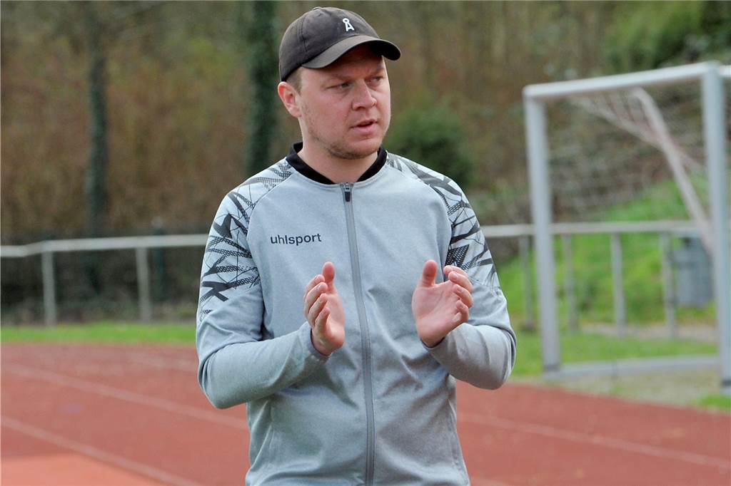 Trainer Arne Werner und der TuS Holzen-Sommerberg wollen aufsteigen.