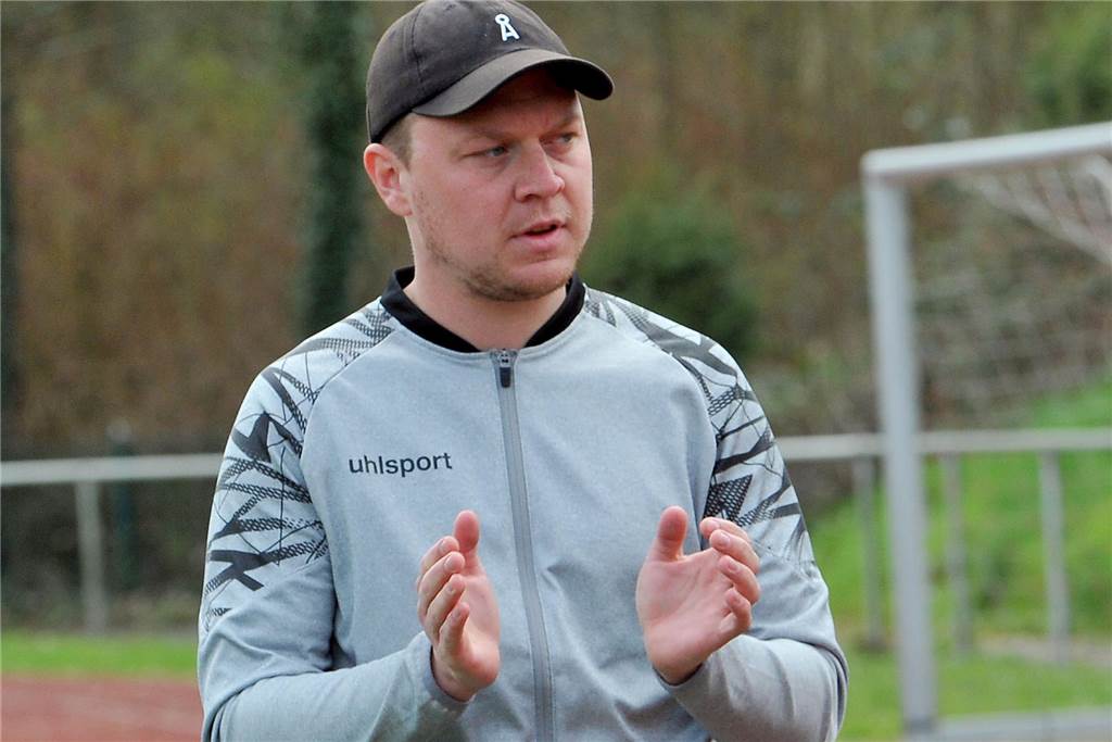 TuS-Trainer Arne Werner: „Mit gemeinsamer Kraft“ aus der Krise TuS Holzen-Sommerberg-Trainer Arne Werner.