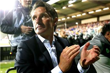 Trainer Bruno Labbadia bleibt wohl in Wolfsburg. Foto: Frank Molter