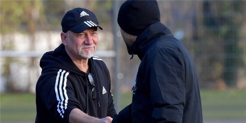 0:25-Klatsche für den SV Preußen Lünen – Klub tritt mit nur acht Feldspielern an Trainer Carsten Walschus hatte beim SV Preußen Lünen am Sonntag keine ganze Mannschaft zur Verfügung.