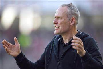 Trainer Christian Streich vom beschreibt den Abstiegskampf des SC Freiburg als große psychische Belastung. Foto: Patrick Seeger