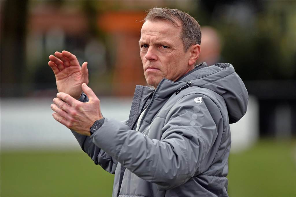 Doppelter Verlust für SV Dorsten-Hardt: Leon Schwandt folgt Nico Genieser zum BVH Dorsten Trainer Christoph Schlebach hat für die Umstände rund um Schwandts Wechsel kein Verständnis.