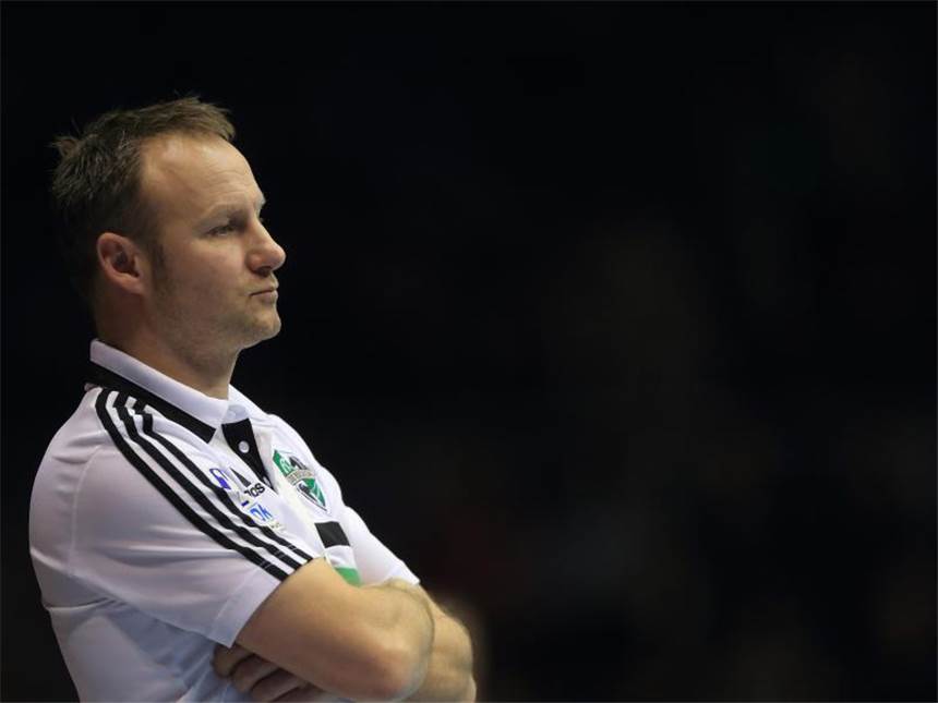 EHF-Pokal: Hannover-Burgdorf verliert zweites Spiel Trainer Christopher Nordmeyer verliert mit Hannover-Burgdorf in Ungarn. Foto: Jens Wolf