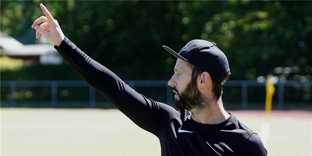 Re-Start nach dem Abstieg: Schmaler Kader als größter Unsicherheitsfaktor beim BV Brambauer Trainer David Sawatzki und der BV Brambauer müssen mit einem knappen Kader auskommen.