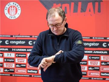 Trainer Ewald Lienen hat mit St. Pauli seit zehn Spielen nicht gewonnen. Foto: Daniel Bockwoldt