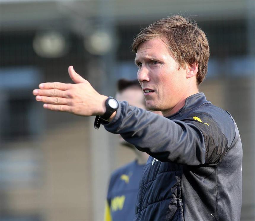 U19 des BVB reist im DFB-Pokal nach Cottbus Trainer Hannes Wolf erwartet nach Informationen und Video-Analyse eine physisch sehr starke Cottbuser Elf.