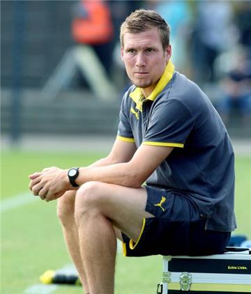 Trainer Hannes Wolf unterlag mit der BVB-U17 in Leverkusen mit 0:2.