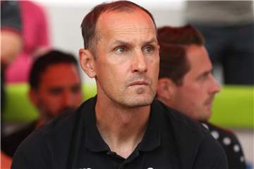 Trainer Heiko Herrlich verlor mit Bayer Leverkusen. Foto: Tim Rehbein
