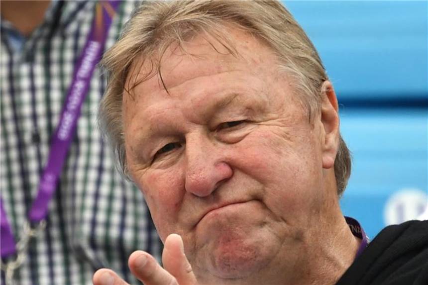 DFB-Frauen vor WM-Quali-Spielen mit Kurz-Trainingslager Trainer Horst Hrubesch bereitet die DFB-Frauen in einem Kurz-Trainingslager auf WM-Qualifikationsspiele vor. Foto: Ina Fassbender