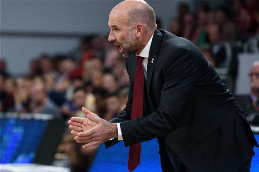 Nächster Rückschlag für Bamberg: 70:86 in Valencia Trainer Ilias Kantzouris hat mit Bamberg eine Niederlage in der Euroleague kassiert. Foto: Nicolas Armer
