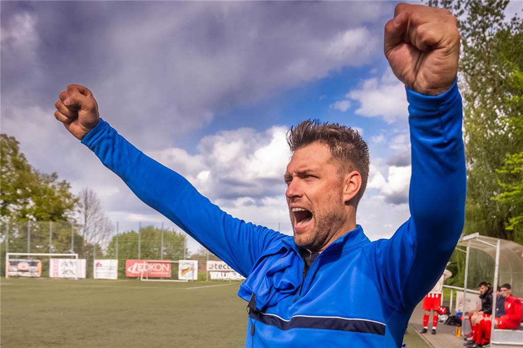 Trainer Kevin Temme und Westfalia Dortmund sind nun doch in die Kreisliga A aufgestiegen.
