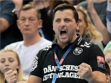 Trainer Ljubomir Vranjes hat mit der SG Flensburg-Handewitt den TVB 1898 Stuttgart deutlich mit 36:27 besiegt. Foto: Axel Heimken