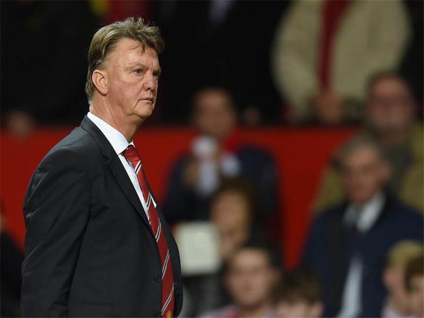 Man United blamiert sich - Chelsea gewinnt Keller-Duell Trainer Louis van Gaal kassierte mit Manchester United eine bittere Niederlage. Foto: Peter Powell