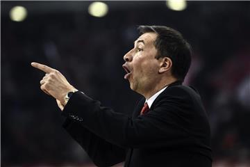 Trainer Luca Banchi kassierte mit Brose Bamberg eine klare Niederlage gegen Real Madrid. Foto: Angelos Tzortzinis