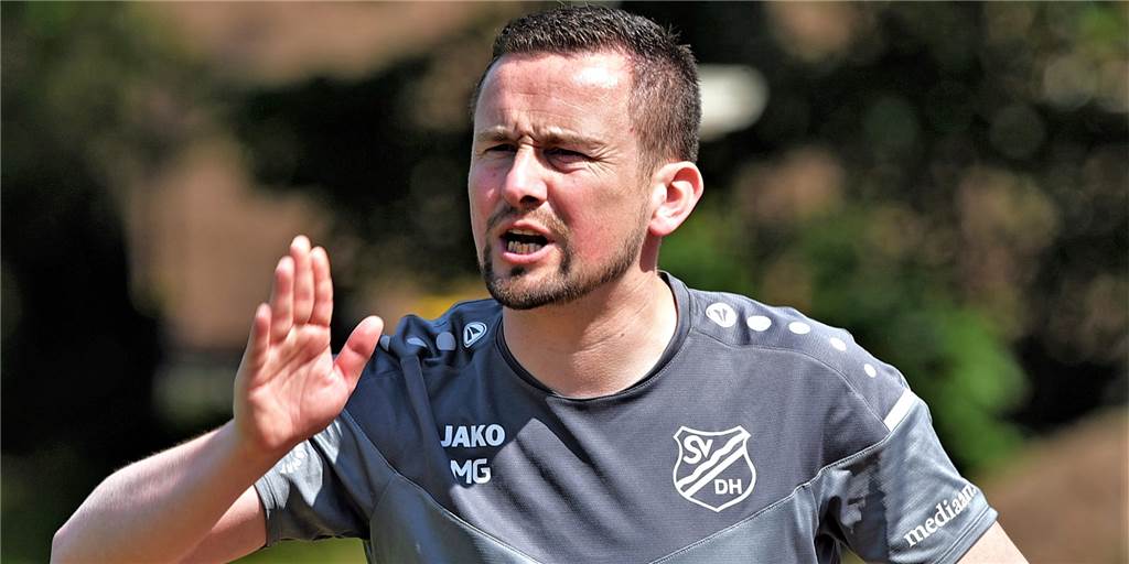 „Besser geht‘s nicht“ - SV Dorsten-Hardt präsentiert einen Wunsch-Cotrainer Trainer Marc Gebler vom SV Dorsten-Hardt an der Seitenlinie