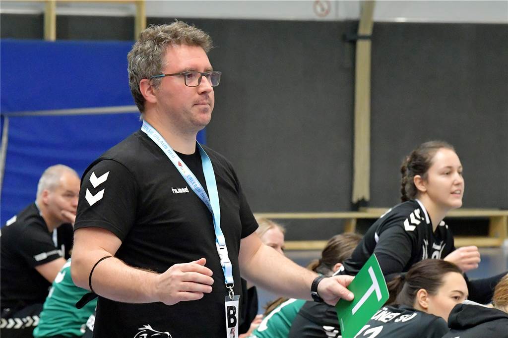 Wichtige Partie für den VfL Brambauer, Lüner SV plant bereits für die Abstiegsrunde Trainer Marcel Mai blickt mit dem Lüner SV schon Richtung Abstiegsrunde.