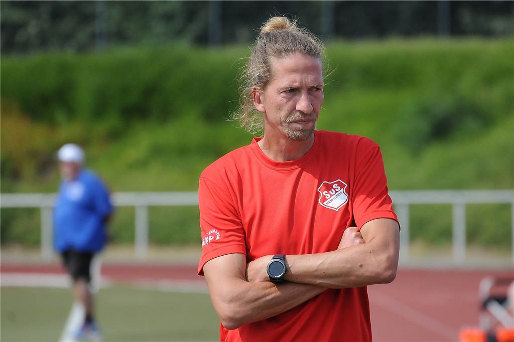 Der Sportliche Leiter des SuS Merklinde übt sich in Gesichtserkennung Trainer Marco Gruszka ist nach seinem Abstecher zur Spvg Schwerin zum SuS Merklinde zurückgekehrt.