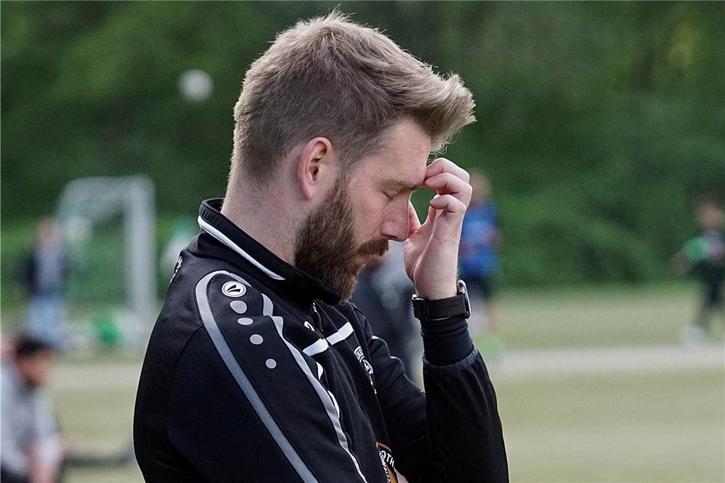 Krise bei der SG Massen: Bezirksligist kündigt Fehlersuche auf allen Ebenen an Trainer Marco Köhler muss schnell Lösungen finden.
