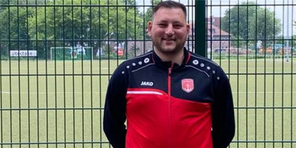 Dortmunder Kreisligist ist schon fast besser als in der Vorsaison – da fehlte Motivation Marco Pierotti steht am Platz seines Verens.