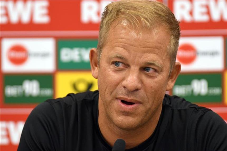 1. FC Köln gewinnt erstes Testspiel: Höger verletzt Trainer Markus Anfang vom 1. FC Köln. Foto: Henning Kaiser/Archiv